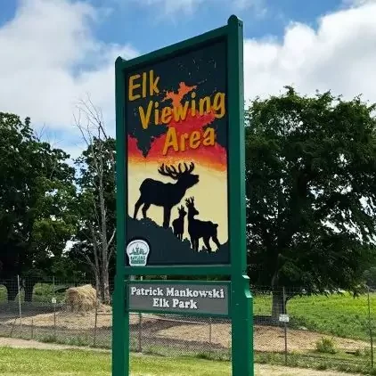 elk-viewing-square-4e8c67ea1ea114ee8f3b047cee53d36e-67ae757cdb035